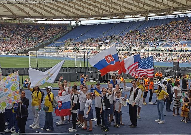 Rm, Svetov stretnutie det, Slovci