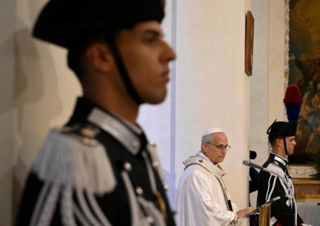 Castel Gandolfo, Lev XVI., karabinieri