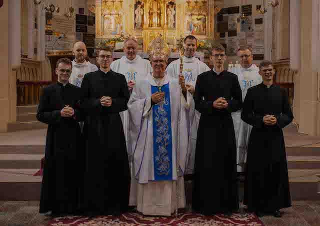 Levoa, p, povolania, biskup, oblieka