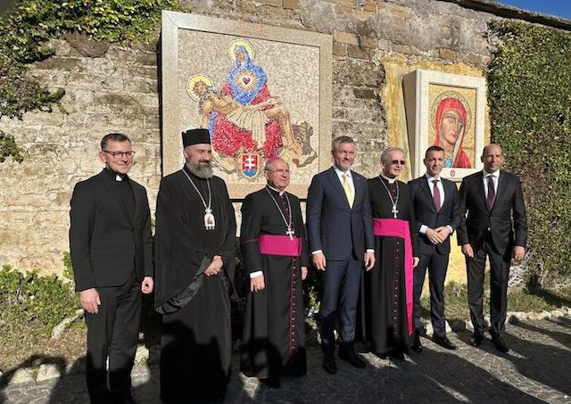 Rm, mozaika, odhalenie