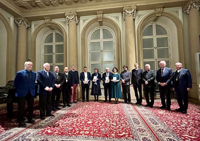 spolo�n� foto, Fra Angelico 2026