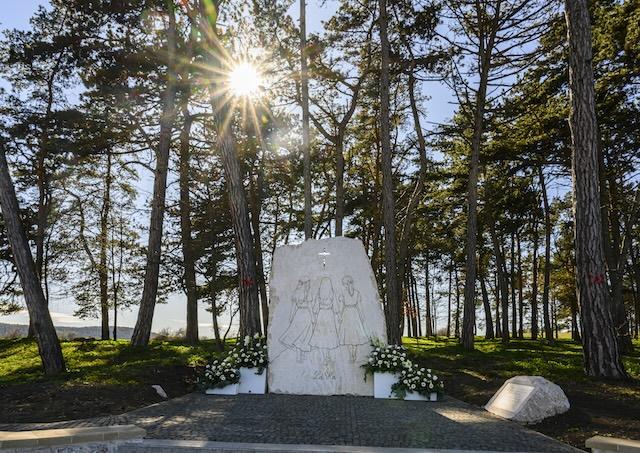 Spišská Kapitula, pamätník, dievčatá